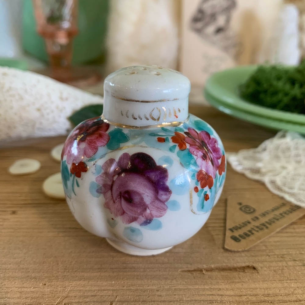 Vintage Porcelain Floral Shaker 🌸 Unique Home Decor / Gift / Antique / Nature - Picture 7 of 9